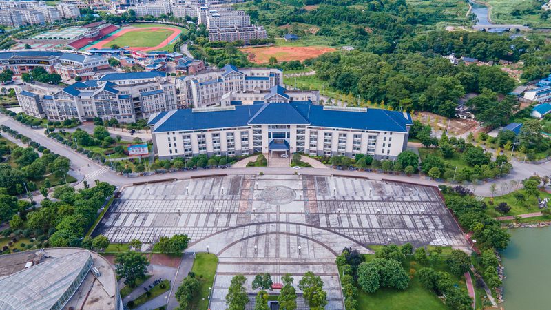 深圳连接器批发市场解析：价格背后的价值考量**
