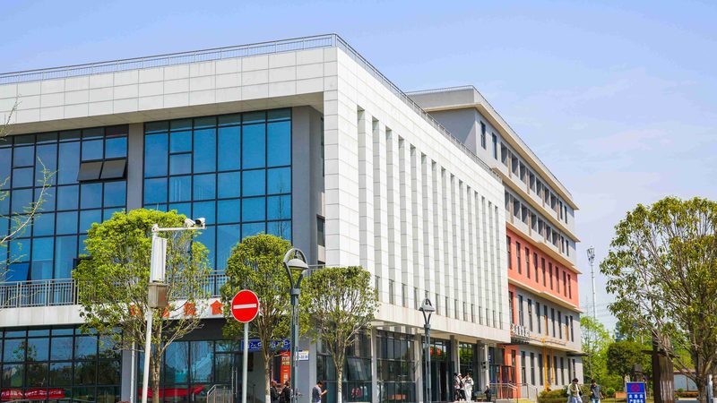 车载电子：老牌与新品牌的实力较量